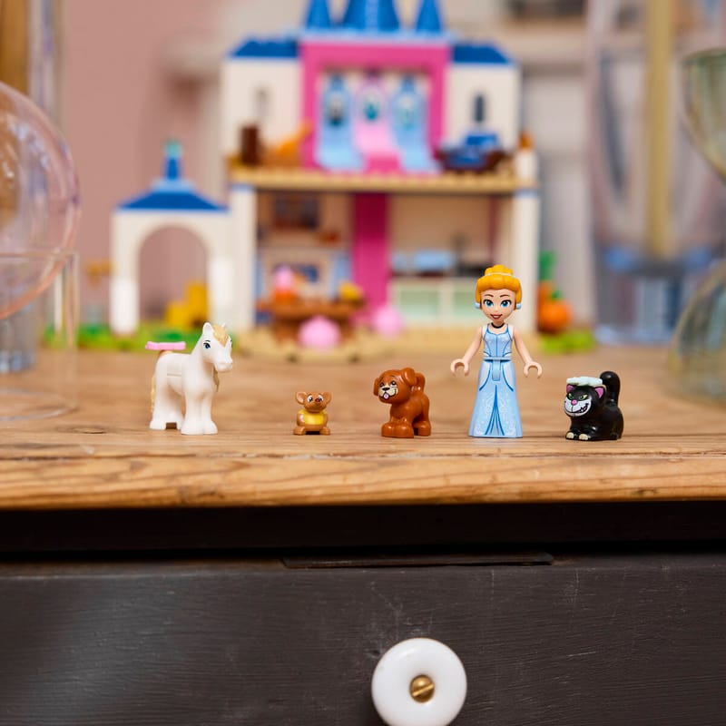 https://www.lego.com/cdn/cs/set/assets/bltedcb885cad686744/blta619083a86d101f7-43283_Lifestyle_Cons_3.jpg?fit=crop&quality=80&width=800&height=800&dpr=1