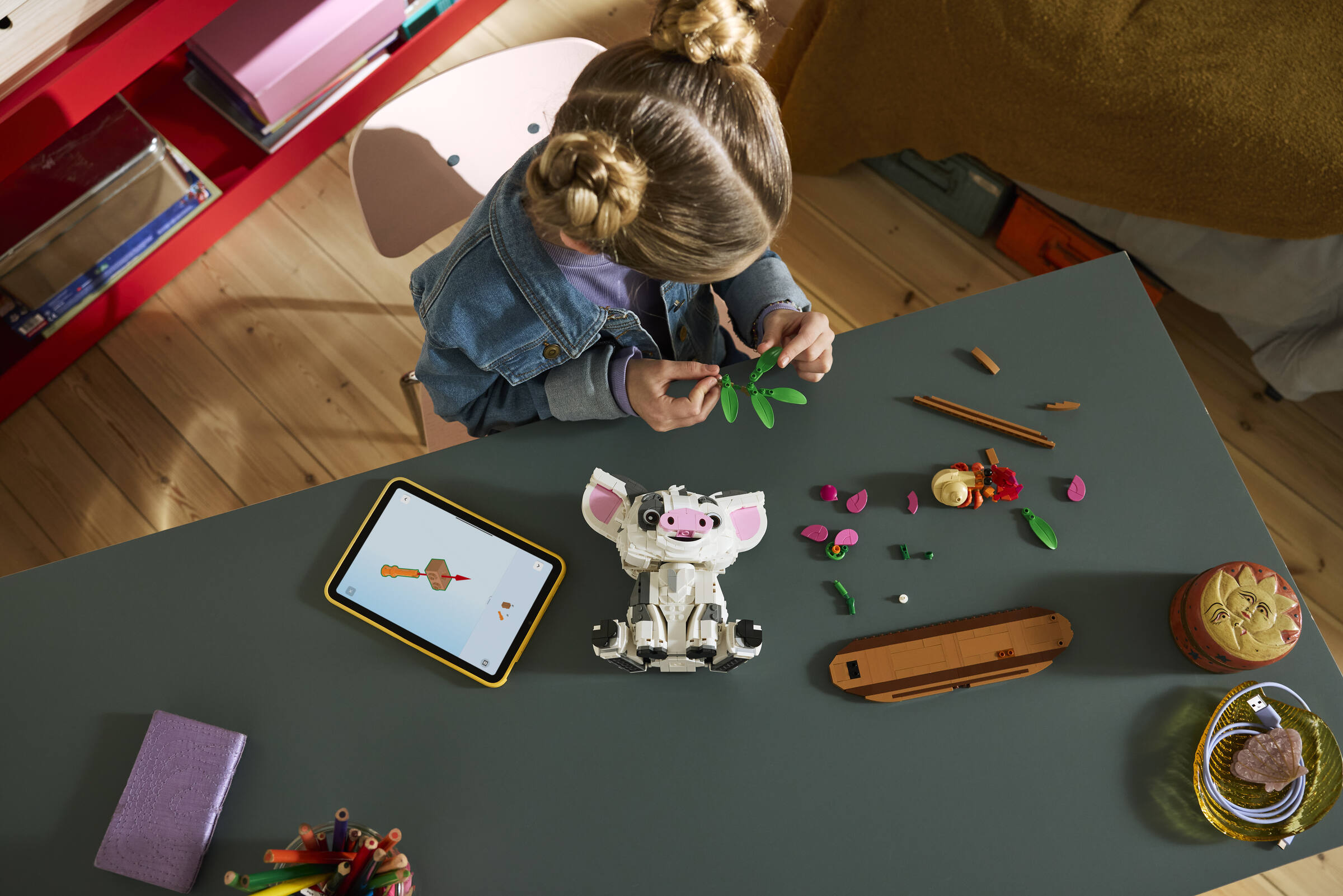 https://www.lego.com/cdn/cs/set/assets/blta495c49593af1d08/bltbc19e105e483f56b-43292_Lifestyle_Build.jpg