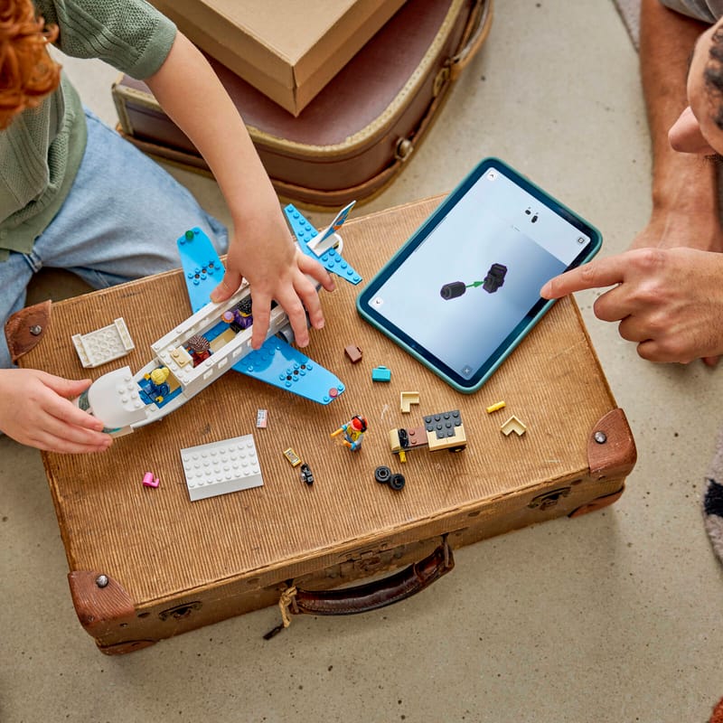https://www.lego.com/cdn/cs/set/assets/bltcaf928ae94719080/bltbf50b6ba2985828a-60492_Lifestyle_build.jpg?fit=crop&quality=80&width=800&height=800&dpr=1