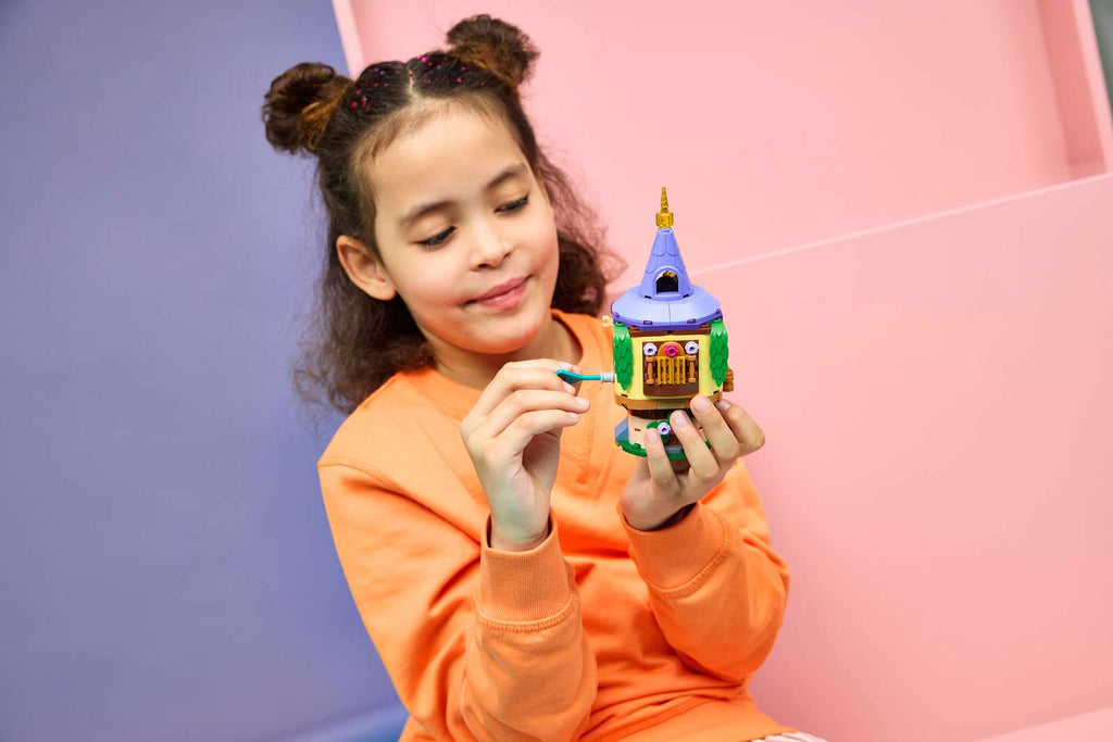 https://www.lego.com/cdn/cs/set/assets/blt1bd146187e7295dd/bltd267807f9340e779-43294_Lifestyle_Cons_02.jpg?format=webply&fit=bounds&quality=60&width=800&height=800&dpr=2