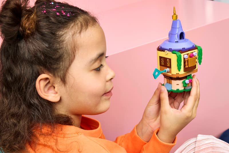 https://www.lego.com/cdn/cs/set/assets/blta88491ae26c2a5b6/bltd267807f9340e779-43294_Lifestyle_Cons_03.jpg?format=webply&fit=bounds&quality=75&width=800&height=800&dpr=1