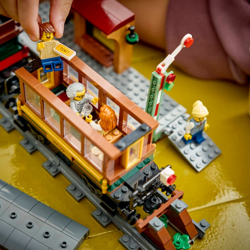 https://www.lego.com/cdn/cs/set/assets/blt6fb35d2c5ca53b2c/bltd44a5963267013d3-60511_Lifestyle_cons_2.jpg?fit=crop&quality=80&width=800&height=800&dpr=1