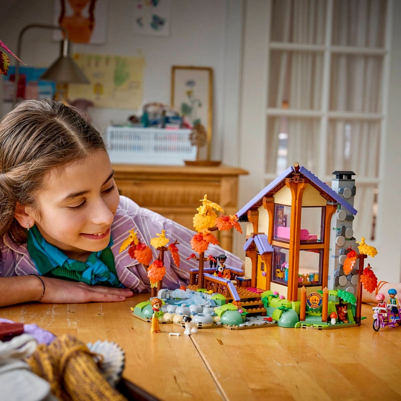https://www.lego.com/cdn/cs/set/assets/bltc4aa37e6bcf0eeda/bltd8d1735152ae9a8a-42705_Lifestyle_cons.jpg?fit=crop&quality=80&width=800&height=800&dpr=1