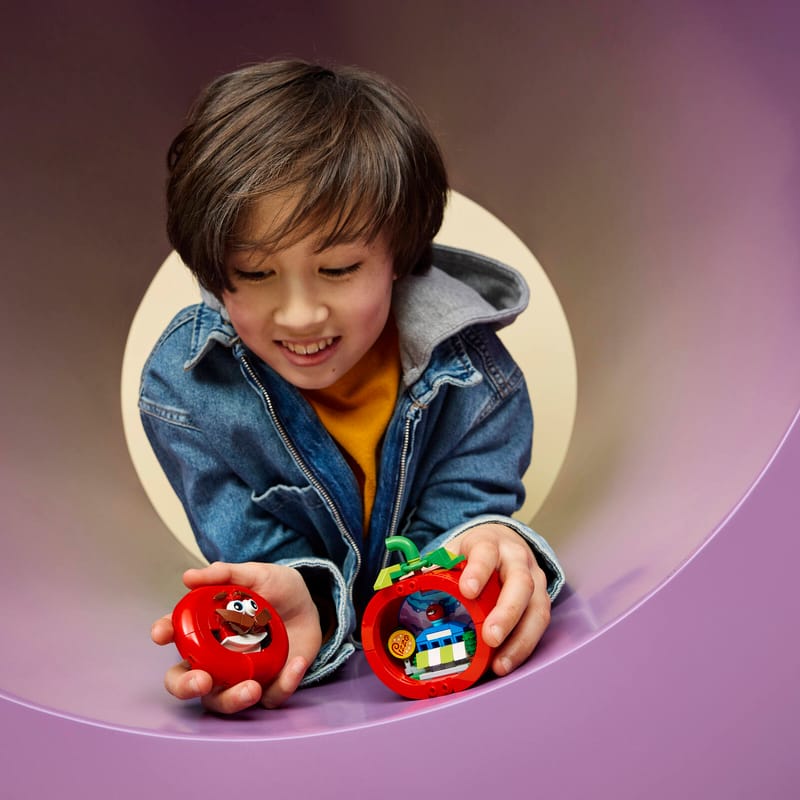https://www.lego.com/cdn/cs/set/assets/bltb0e06174dd420928/bltd99cbf541cfb8a9f-77079_Lifestyle_Cons_03.jpg?fit=crop&quality=80&width=800&height=800&dpr=1