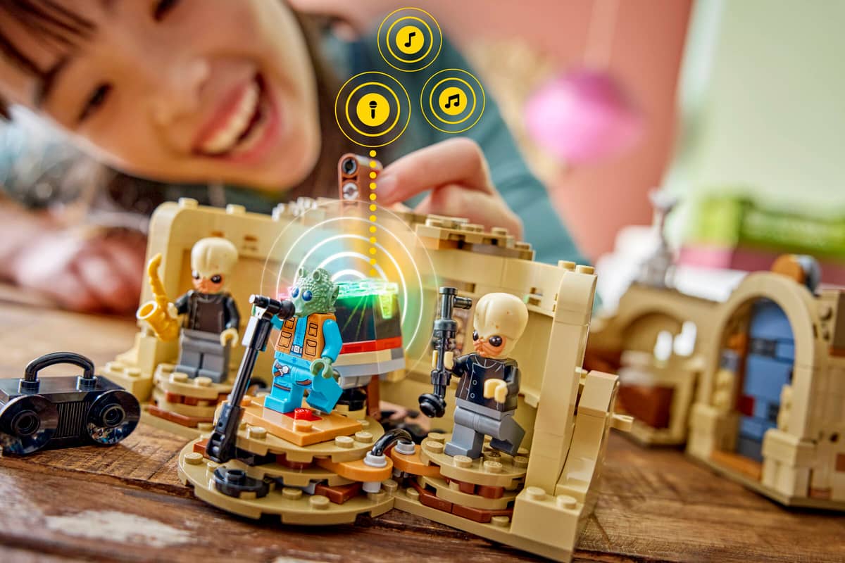 https://www.lego.com/cdn/cs/set/assets/blt32489cd3d607873c/bltea18a1c391dfe829-75425_Lifestyle_cons_5.jpg?format=webply&fit=bounds&quality=70&width=800&height=800&dpr=1.5