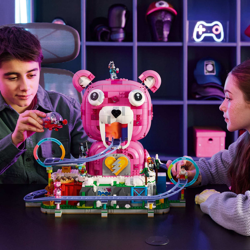 https://www.lego.com/cdn/cs/set/assets/bltb5c7ba3d7b213323/bltf4f2b1ee3281fb61-77082_Lifestyle_Cons_crop.jpg?format=webply&fit=bounds&quality=55&width=800&height=800&dpr=3