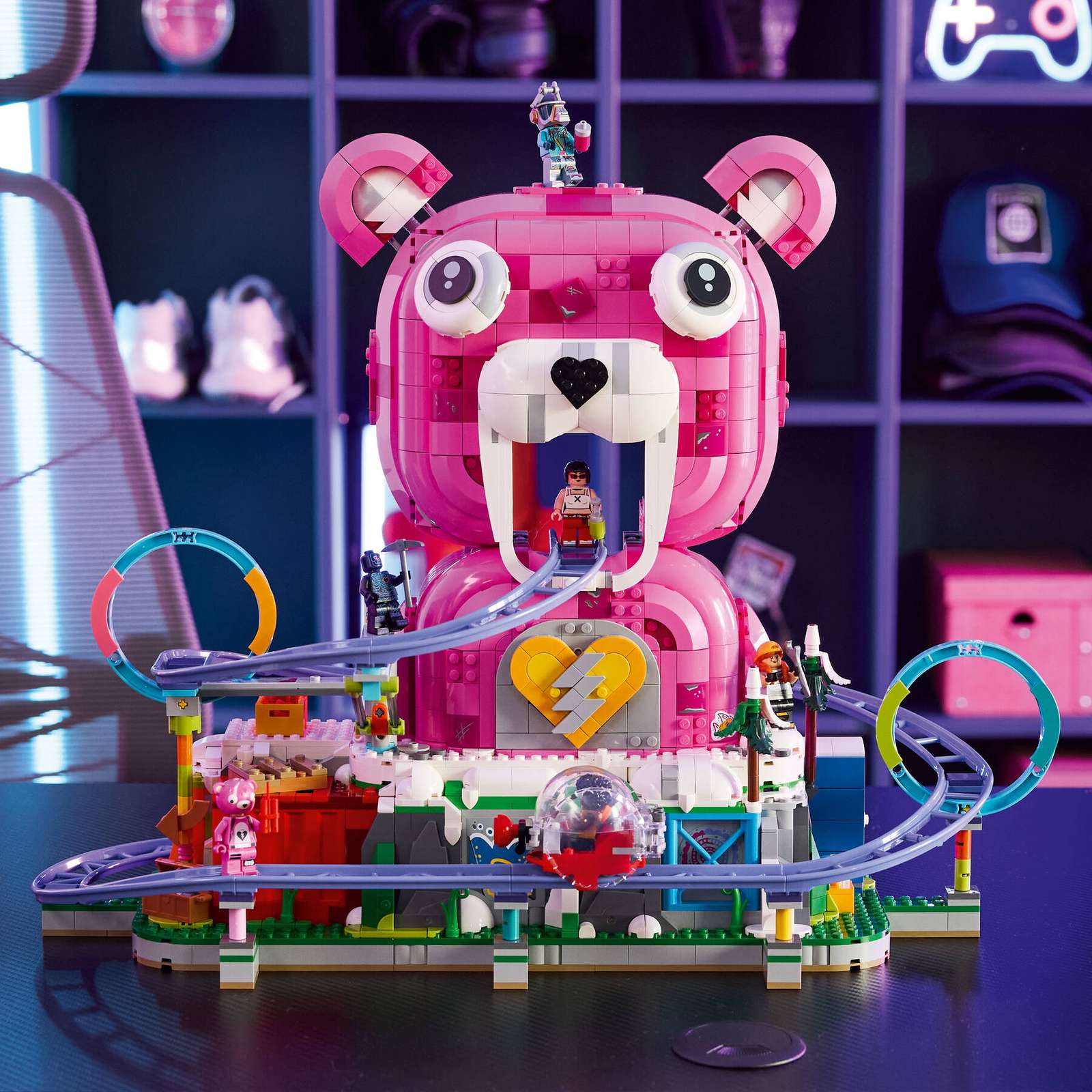 https://www.lego.com/cdn/cs/set/assets/blt62d626121d9fd6cc/bltf4f2b1ee3281fb61-77082_Lifestyle_Envr_crop.jpg?format=webply&fit=bounds&quality=60&width=800&height=800&dpr=2