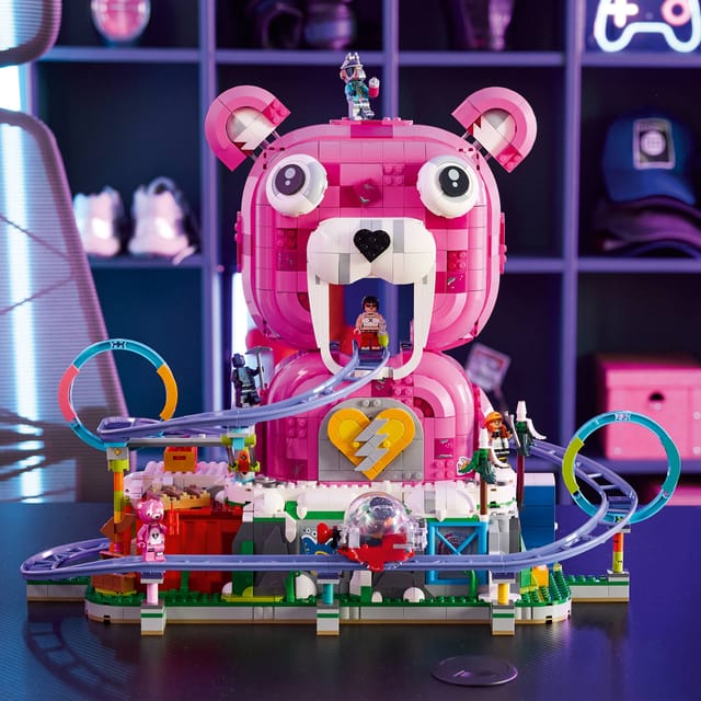 https://www.lego.com/cdn/cs/set/assets/blt62d626121d9fd6cc/bltf4f2b1ee3281fb61-77082_Lifestyle_Envr_crop.jpg?fit=crop&quality=80&width=640&height=640&dpr=1