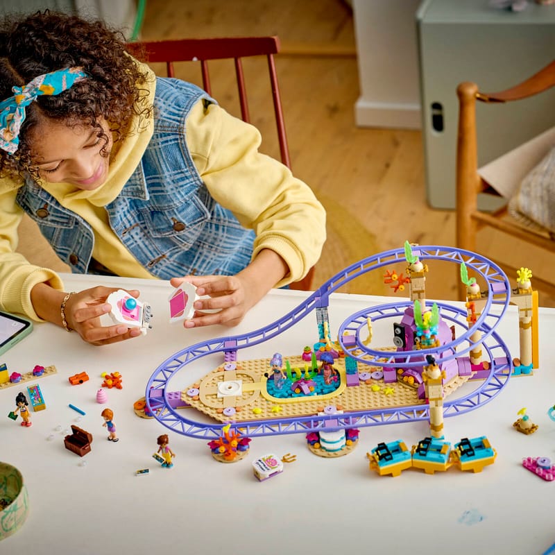 https://www.lego.com/cdn/cs/set/assets/blt7625641564373c47/bltf676803b7a668dee-42703_Lifestyle_build.jpg?fit=crop&quality=80&width=800&height=800&dpr=1