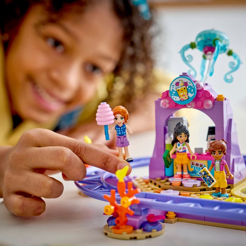 https://www.lego.com/cdn/cs/set/assets/blt82b907b173501998/bltf676803b7a668dee-42703_Lifestyle_cons_2.jpg?fit=crop&quality=80&width=800&height=800&dpr=1