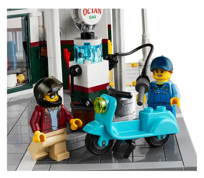 LEGO Creator Expert Corner Garage