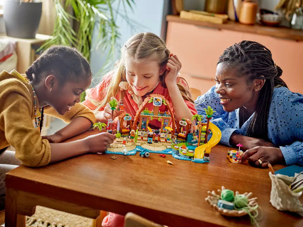 LEGO Friends - Family Vacation Beach Resort