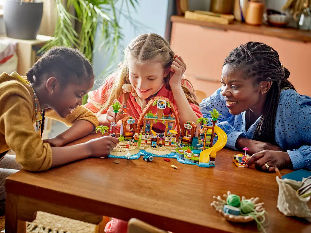 LEGO Friends - Family Vacation Beach Resort