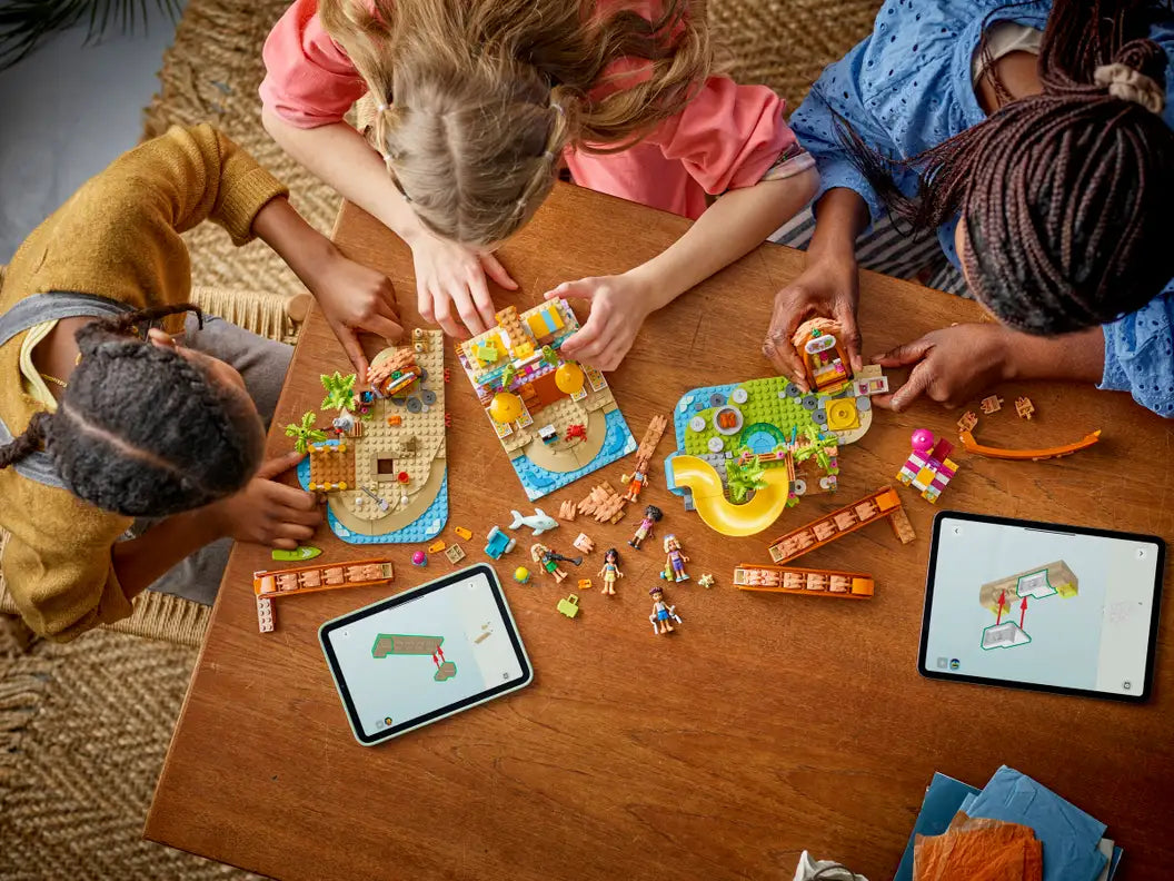 LEGO Friends - Family Vacation Beach Resort