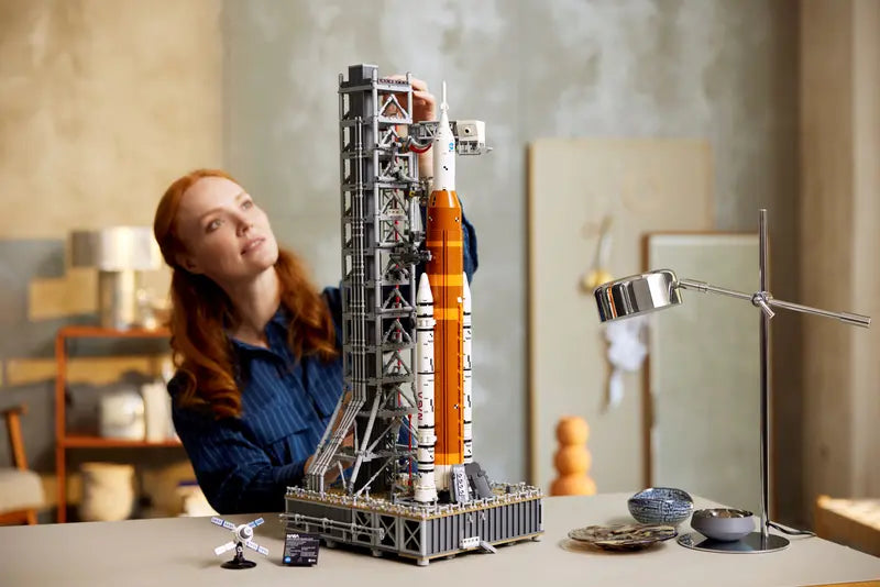 Lego Icons NASA Artemis Space Launch System