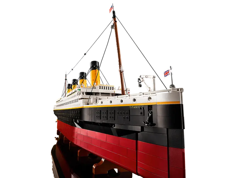 LEGO Icons Titanic-Bricking Lebanon