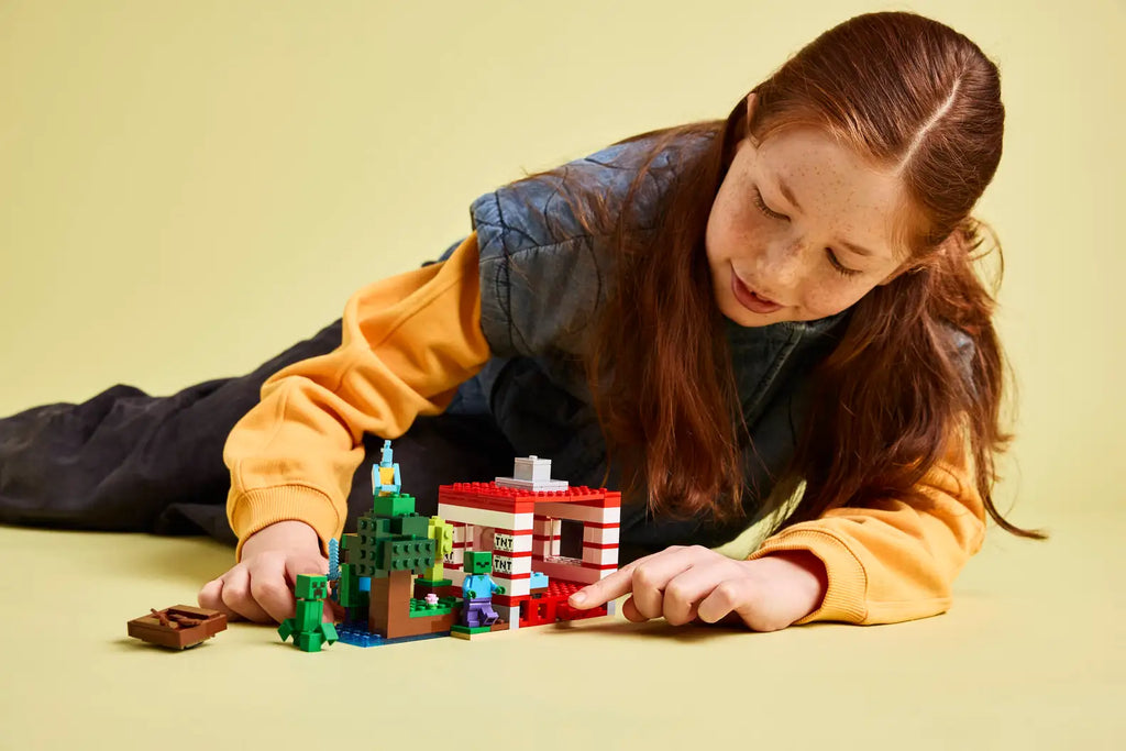 LEGO Minecraft - The TNT Jungle House