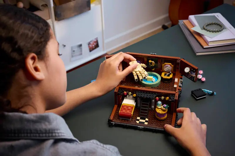 LEGO Wednesday Thing's Apartment-Bricking Lebanon