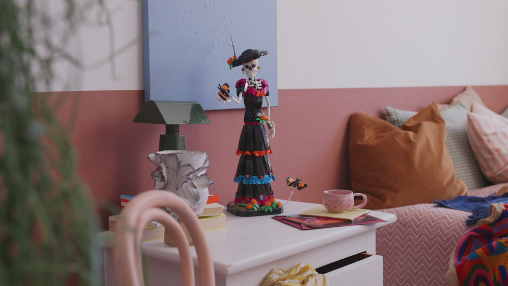 LEGO Ideas - La Catrina Buildable Desk Decor Set - 21372